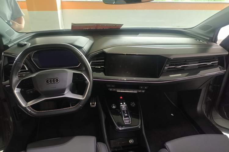 Used Audi Q4 e-tron 2024 40 e-tron Boundary Edition Center Console