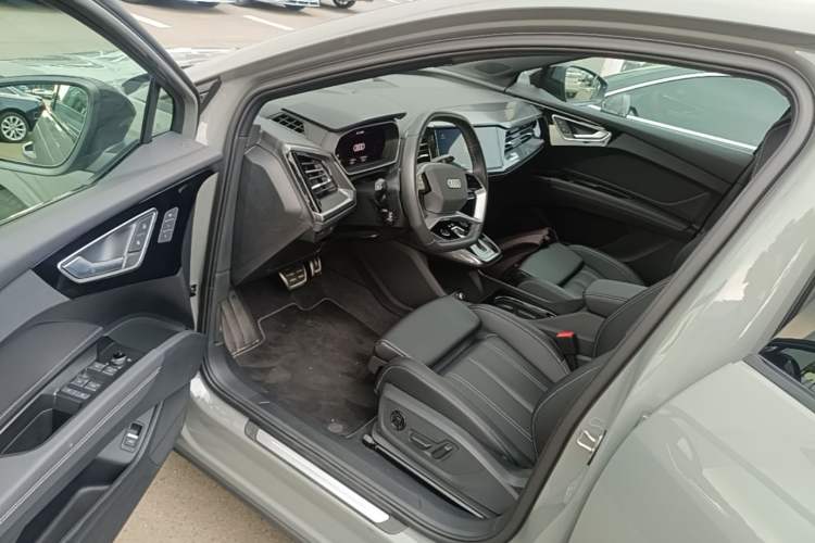 Used Audi Q4 e-tron 2024 50 e-tron quattro Creation Edition Midnight Driver Seat