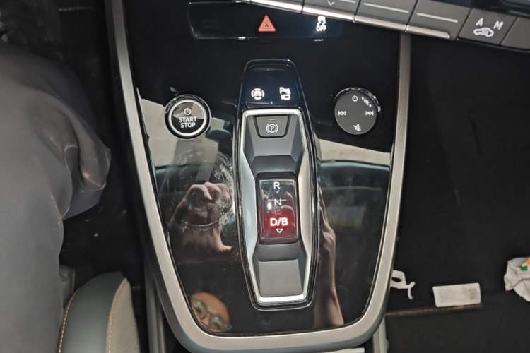Used Audi Q4 e-tron 2024 40 e-tron Adventure Edition Gear Lever