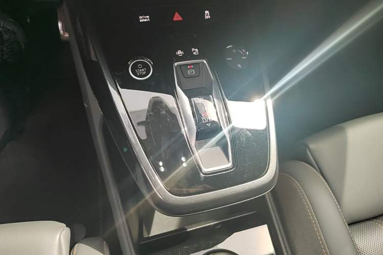 Used Audi Q4 e-tron 2024 40 e-tron Boundary Edition Gear Lever