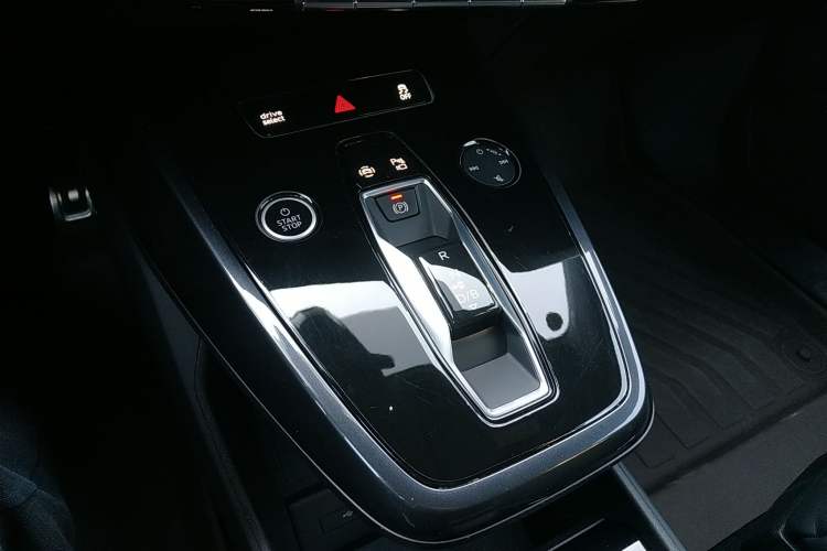 Used Audi Q4 e-tron 2024 40 e-tron Boundary Edition Gear Lever