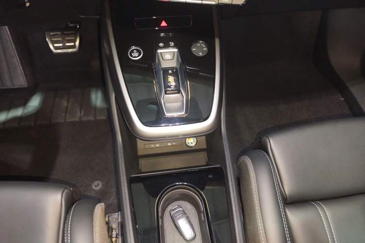 Used Audi Q4 e-tron 2024 40 e-tron Adventure Edition Gear Lever
