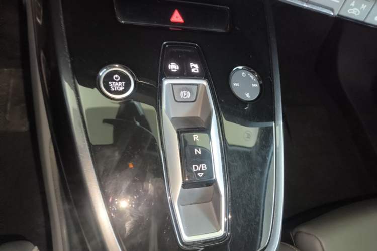 Used Audi Q4 e-tron 2024 40 e-tron Boundary Edition Gear Lever