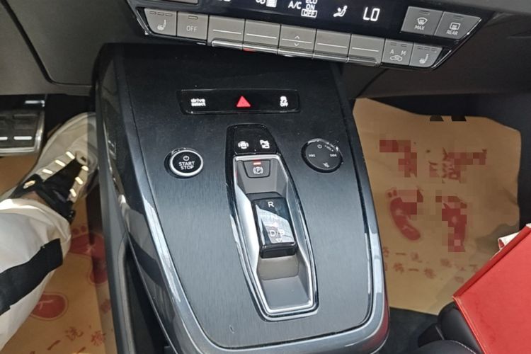 Used Audi Q4 e-tron 2024 40 e-tron Boundary Edition Gear Lever