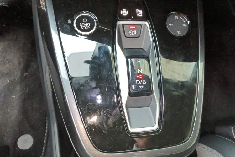 Used Audi Q4 e-tron 2024 40 e-tron Boundary Edition Gear Lever