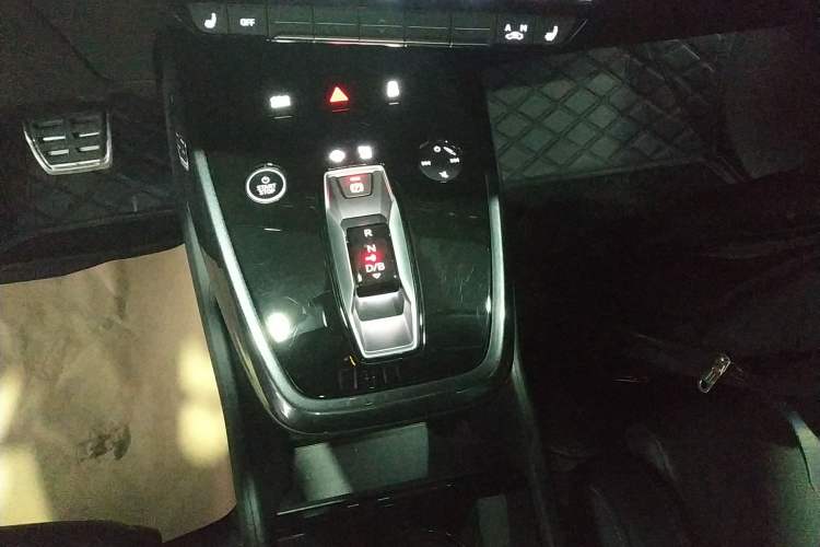 Used Audi Q4 e-tron 2024 50 e-tron quattro Creation Edition Midnight Gear Lever