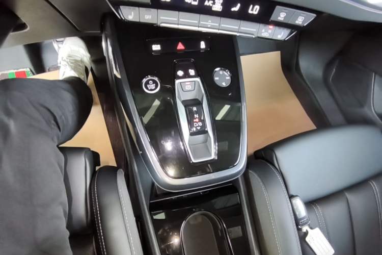 Used Audi Q4 e-tron 2024 40 e-tron Boundary Edition Gear Lever