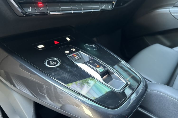 Used Audi Q4 e-tron 2024 40 e-tron Boundary Edition Gear Lever