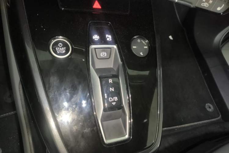 Used Audi Q4 e-tron 2024 40 e-tron Boundary Edition Gear Lever