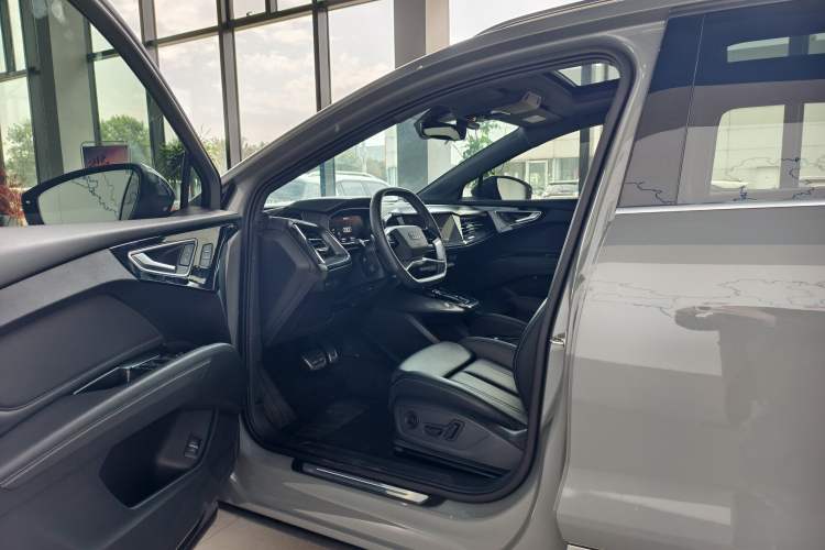 Used Audi Q4 e-tron 2024 40 e-tron Boundary Edition Interior 2