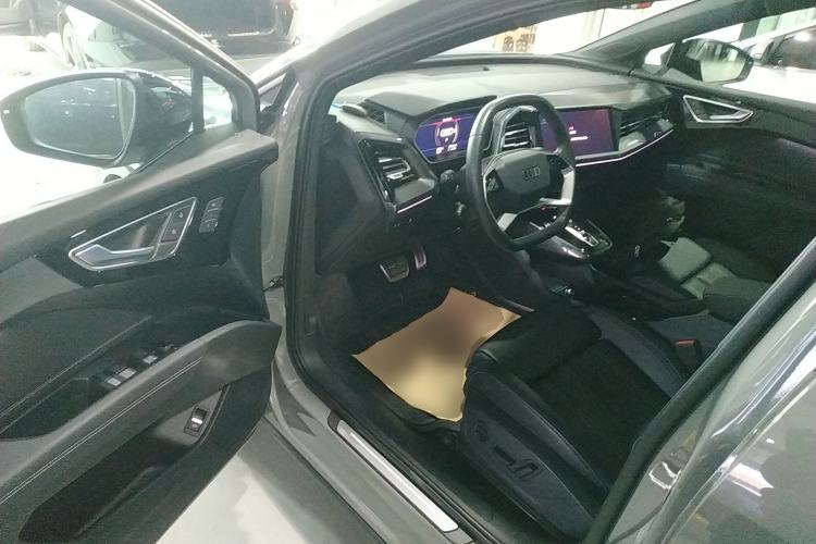 Used Audi Q4 e-tron 2024 50 e-tron quattro Creation Edition Midnight Interior 3