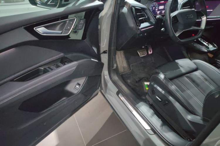 Used Audi Q4 e-tron 2024 40 e-tron Boundary Edition Interior 3