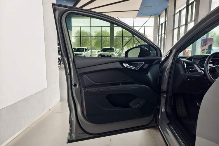 Used Audi Q4 e-tron 2024 40 e-tron Boundary Edition Interior 6