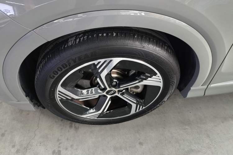 Used Audi Q4 e-tron 2024 40 e-tron Boundary Edition Left Front Wheel Hub