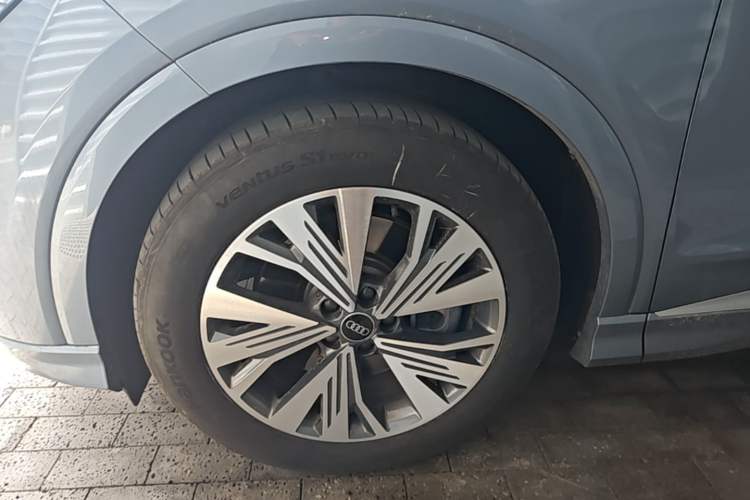 Used Audi Q4 e-tron 2024 40 e-tron Adventure Edition Left Front Wheel Hub