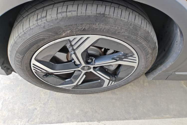 Used Audi Q4 e-tron 2024 40 e-tron Boundary Edition Left Front Wheel Hub