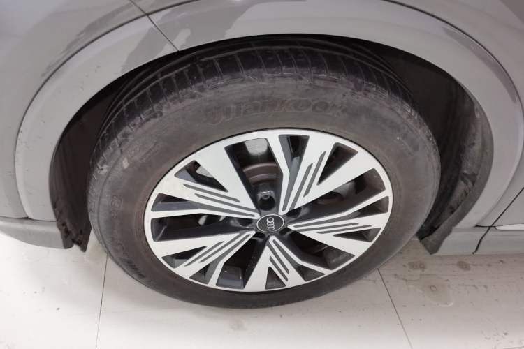 Used Audi Q4 e-tron 2024 40 e-tron Adventure Edition Left Front Wheel Hub