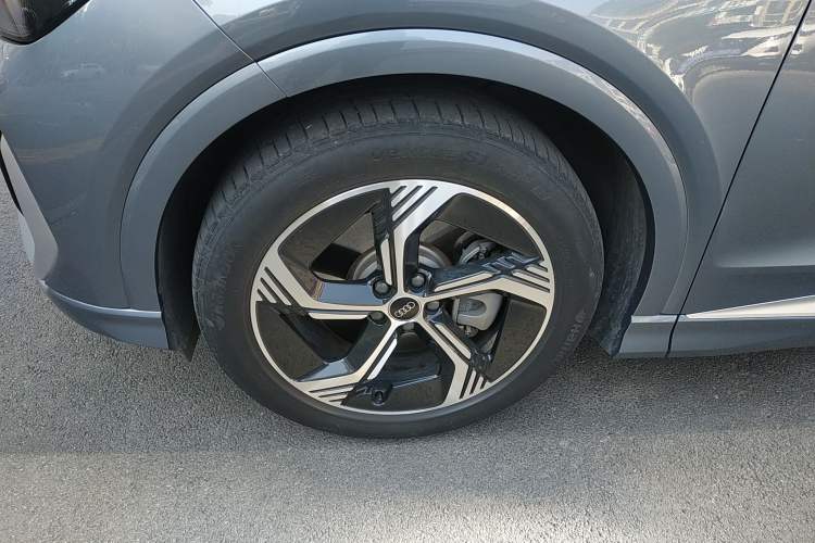 Used Audi Q4 e-tron 2024 40 e-tron Boundary Edition Left Front Wheel Hub