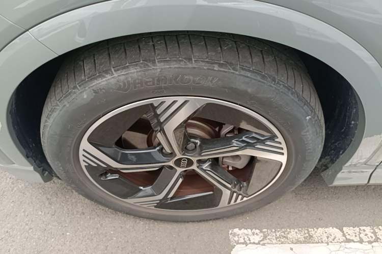 Used Audi Q4 e-tron 2024 40 e-tron Boundary Edition Left Front Wheel Hub