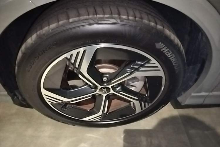 Used Audi Q4 e-tron 2024 40 e-tron Boundary Edition Left Front Wheel Hub