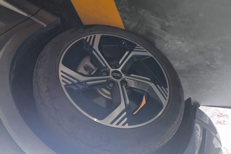 Used Audi Q4 e-tron 2024 40 e-tron Boundary Edition Left Front Wheel Hub