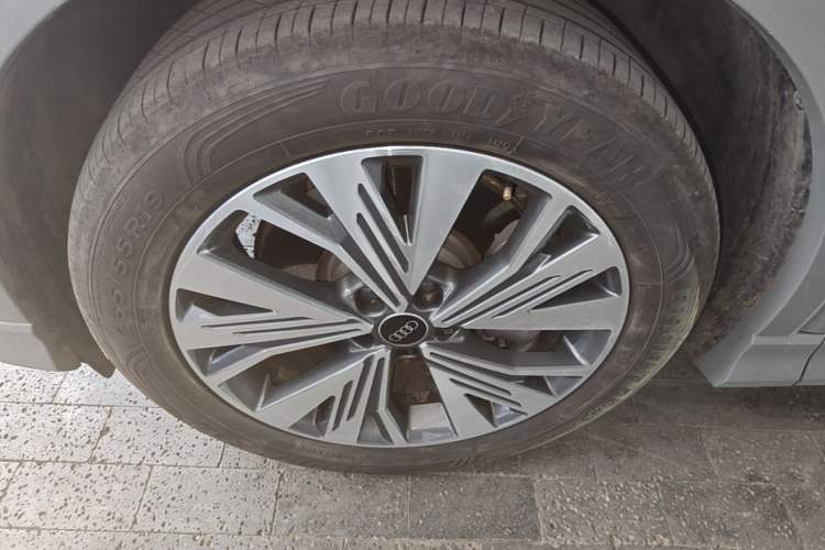 Used Audi Q4 e-tron 2024 40 e-tron Adventure Edition Left Front Wheel Hub