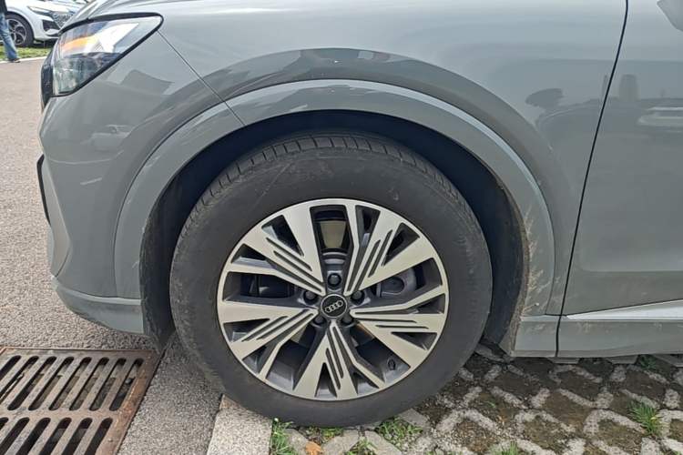 Used Audi Q4 e-tron 2024 40 e-tron Adventure Edition Left Front Wheel Hub