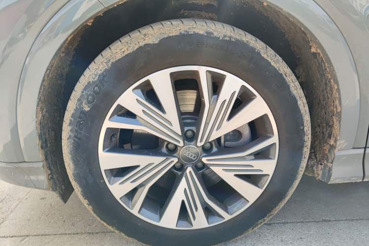 Used Audi Q4 e-tron 2024 40 e-tron Adventure Edition Left Front Wheel Hub