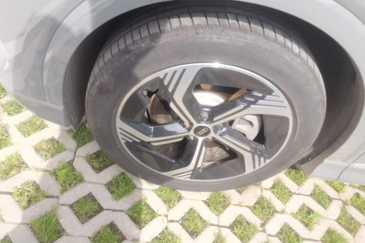 Used Audi Q4 e-tron 2024 40 e-tron Boundary Edition Left Front Wheel Hub