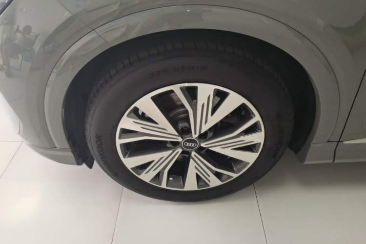 Used Audi Q4 e-tron 2024 40 e-tron Adventure Edition Left Front Wheel Hub