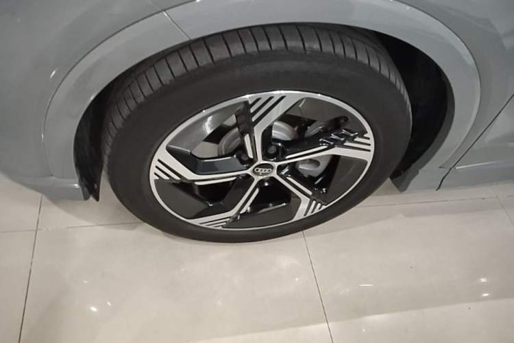 Used Audi Q4 e-tron 2024 40 e-tron Boundary Edition Left Front Wheel Hub
