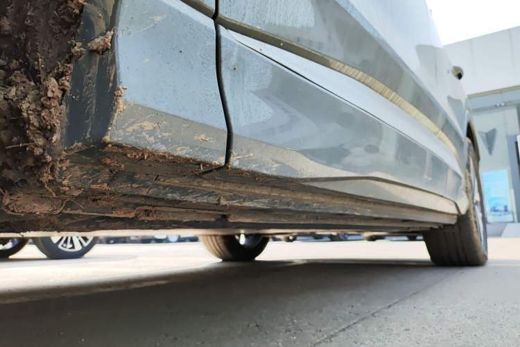 Used Audi Q4 e-tron 2024 40 e-tron Adventure Edition Left Side Sill