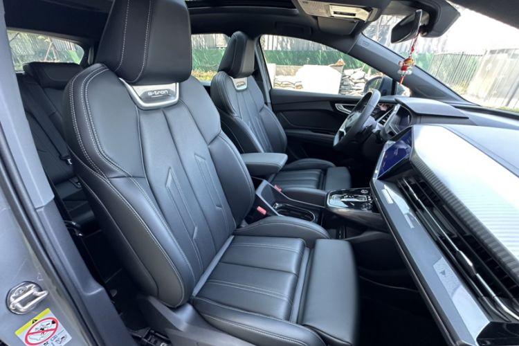 Used Audi Q4 e-tron 2024 40 e-tron Boundary Edition Right Front Seat