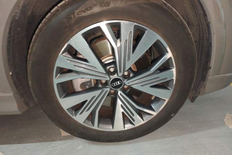 Used Audi Q4 e-tron 2024 40 e-tron Adventure Edition Right Front Wheel Hub