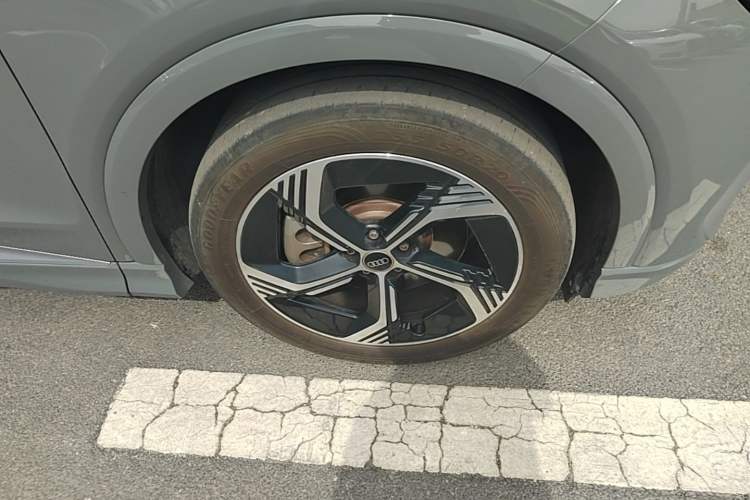 Used Audi Q4 e-tron 2024 40 e-tron Boundary Edition Right Front Wheel Hub