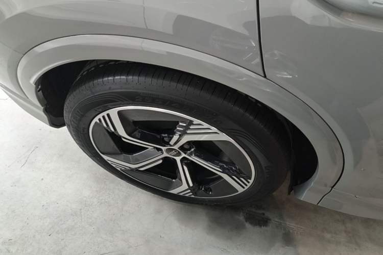 Used Audi Q4 e-tron 2024 40 e-tron Boundary Edition Right Rear Wheel Hub
