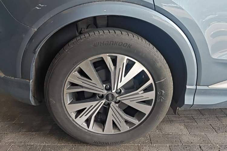 Used Audi Q4 e-tron 2024 40 e-tron Adventure Edition Right Rear Wheel Hub