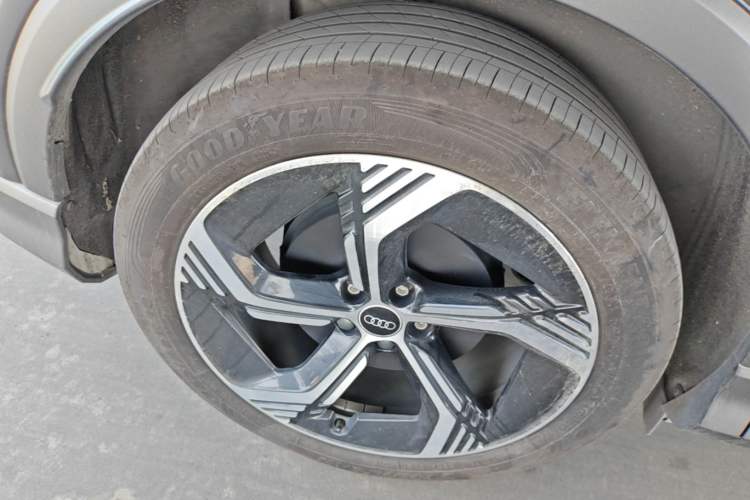 Used Audi Q4 e-tron 2024 40 e-tron Boundary Edition Right Rear Wheel Hub