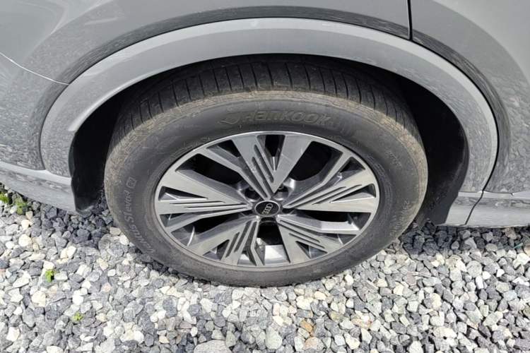 Used Audi Q4 e-tron 2024 40 e-tron Adventure Edition Right Rear Wheel Hub
