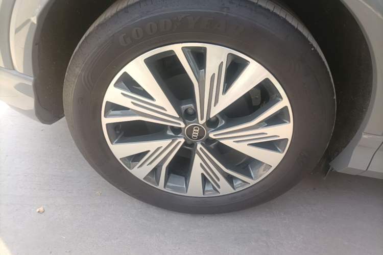 Used Audi Q4 e-tron 2024 40 e-tron Adventure Edition Right Rear Wheel Hub