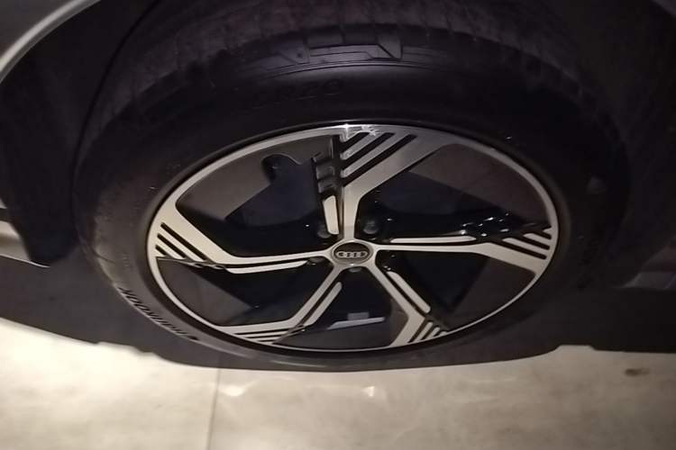 Used Audi Q4 e-tron 2024 40 e-tron Boundary Edition Right Rear Wheel Hub
