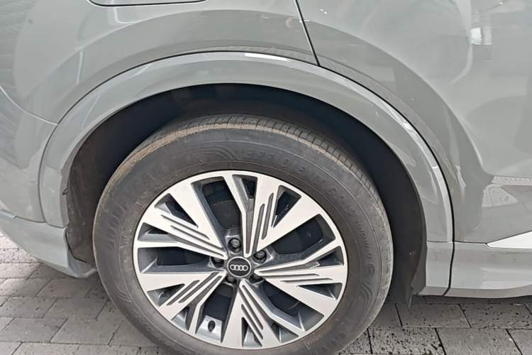 Used Audi Q4 e-tron 2024 40 e-tron Adventure Edition Right Rear Wheel Hub