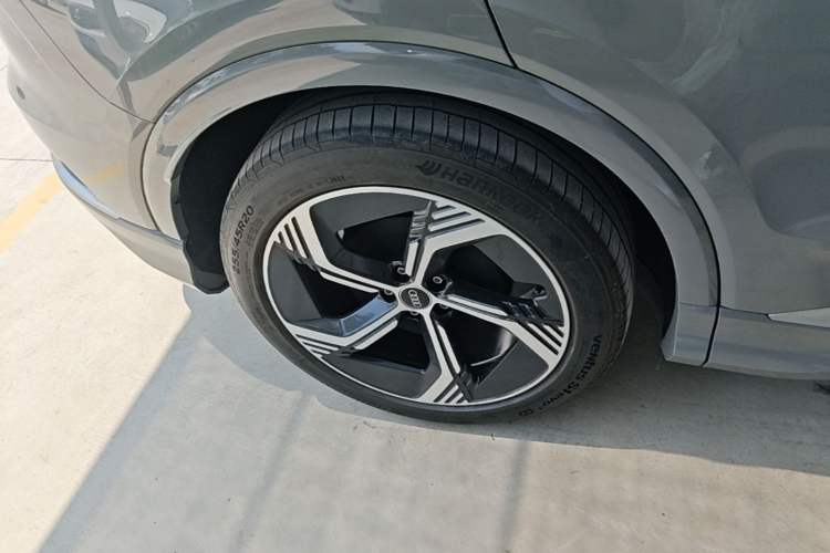 Used Audi Q4 e-tron 2024 40 e-tron Boundary Edition Right Rear Wheel Hub