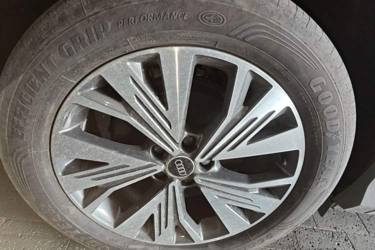 Used Audi Q4 e-tron 2024 40 e-tron Adventure Edition Right Rear Wheel Hub
