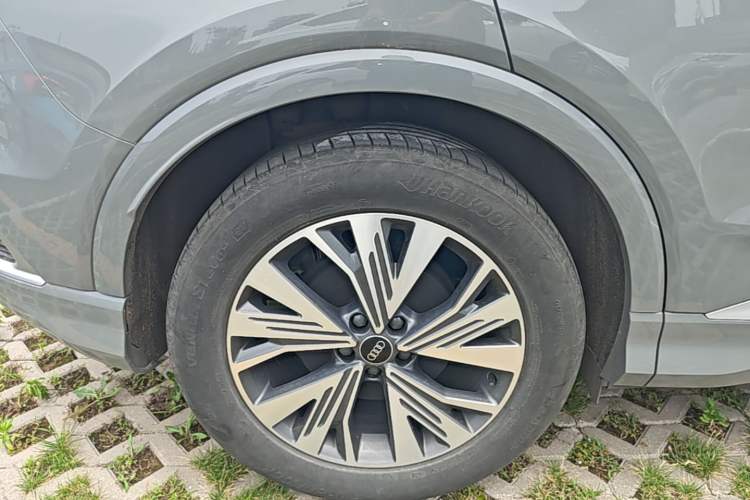 Used Audi Q4 e-tron 2024 40 e-tron Adventure Edition Right Rear Wheel Hub