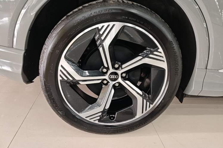 Used Audi Q4 e-tron 2024 40 e-tron Boundary Edition Right Rear Wheel Hub
