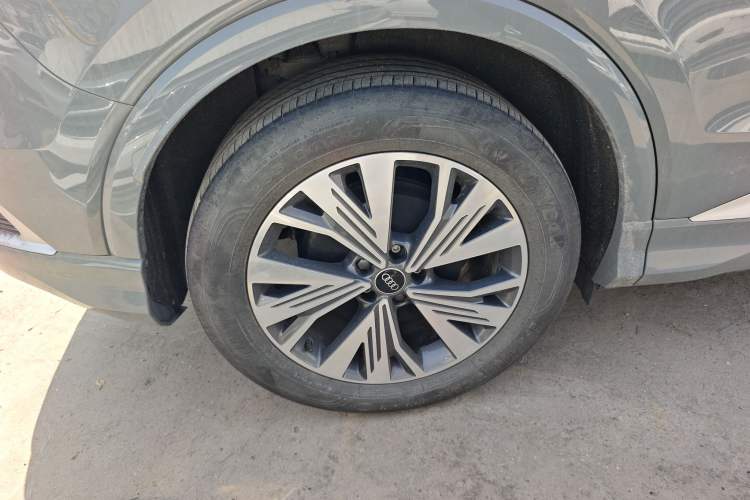 Used Audi Q4 e-tron 2024 40 e-tron Adventure Edition Right Rear Wheel Hub