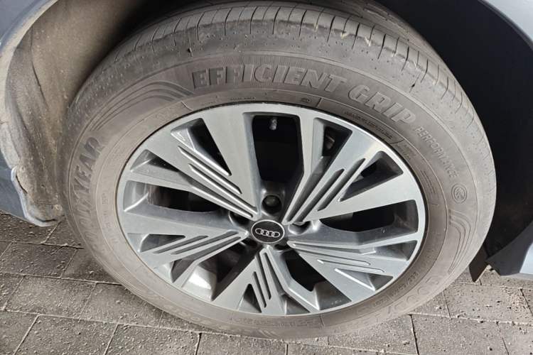 Used Audi Q4 e-tron 2024 40 e-tron Adventure Edition Right Rear Wheel Hub