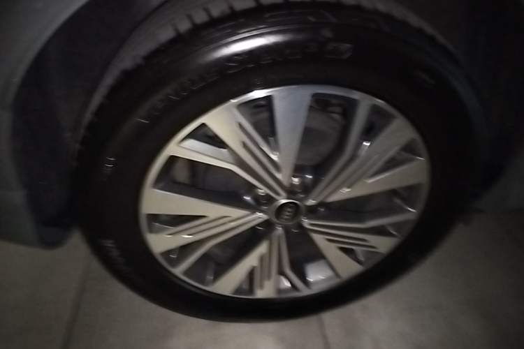 Used Audi Q4 e-tron 2024 40 e-tron Adventure Edition Right Rear Wheel Hub
