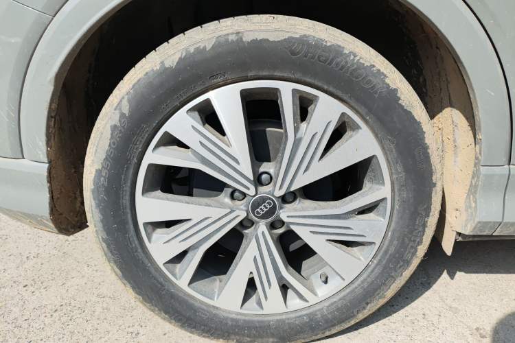 Used Audi Q4 e-tron 2024 40 e-tron Adventure Edition Right Rear Wheel Hub